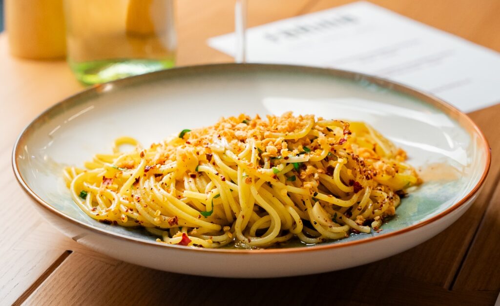 POLEDNÍ MENU – Pondělí 30.3.: Kde se dnes v centru Prahy můžete dobře najíst?