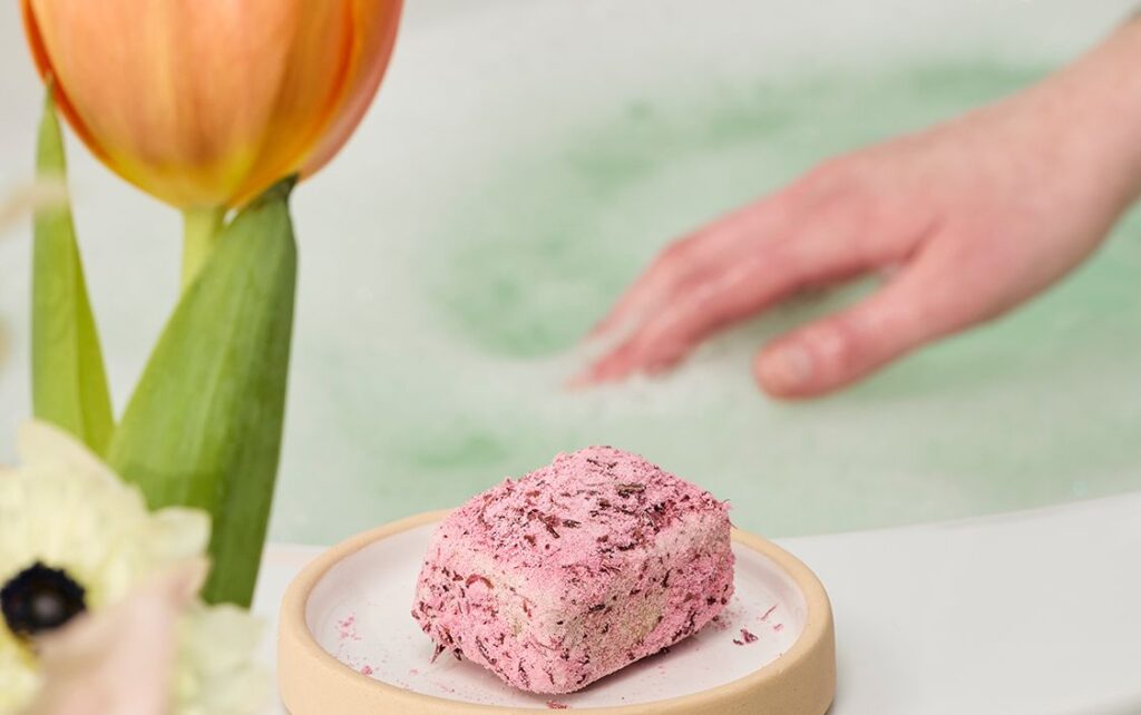 Jak připravit pokožku na jaro? Klíčem je správný peeling a přírodní ingredience